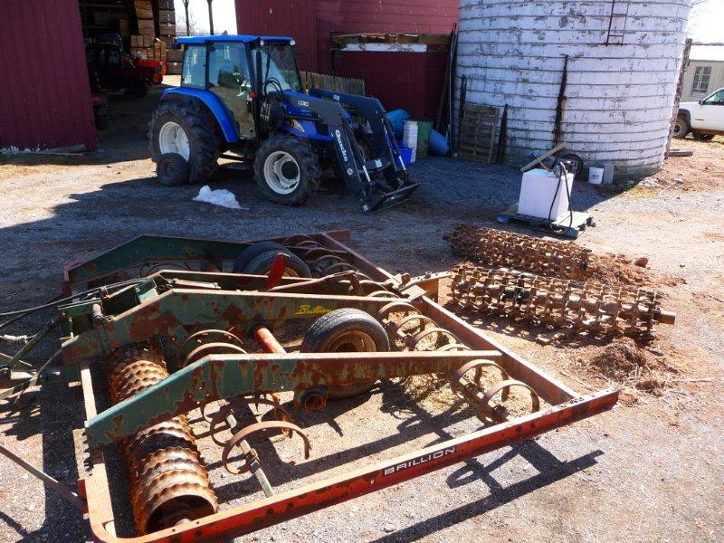 farm tractor pic